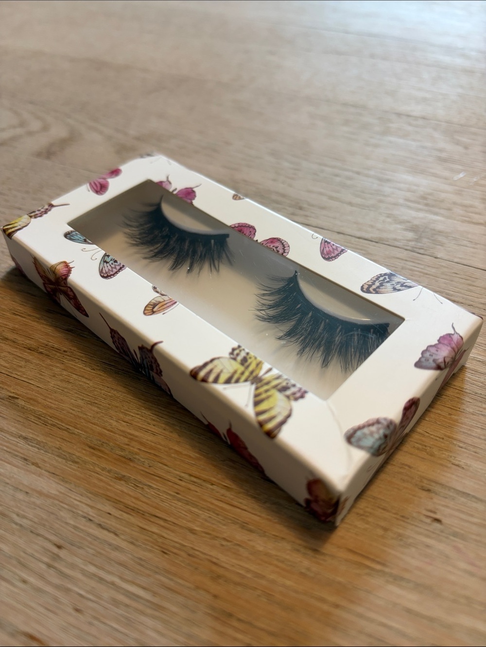 False Eyelashes in Black - Flared Dramatic Lashes